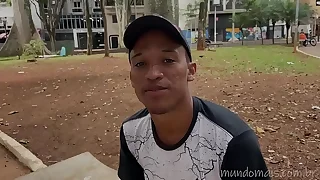 Hetero aceita fazer pornô delighted por dinheiro